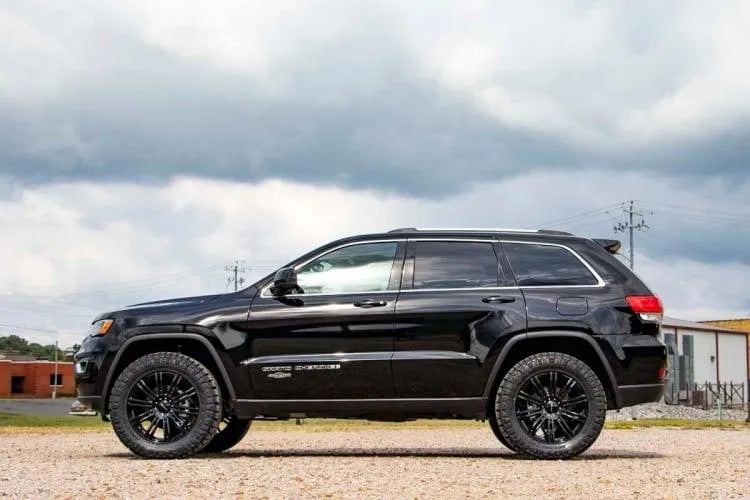 Rough Country 2.5" Lift Kit - Jeep Grand Cherokee (2011-2022)