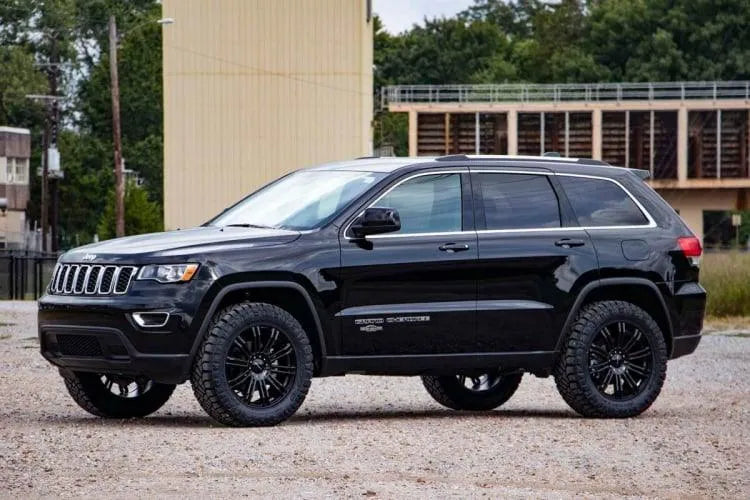 Rough Country 2.5" Lift Kit - Jeep Grand Cherokee (2011-2022)